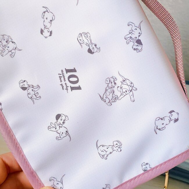 お薬手帳や処方薬がまるっと入る!ダイソー姉妹店の「ポケットたくさん収納ケース」101匹わんちゃんのデザインが可愛すぎる!