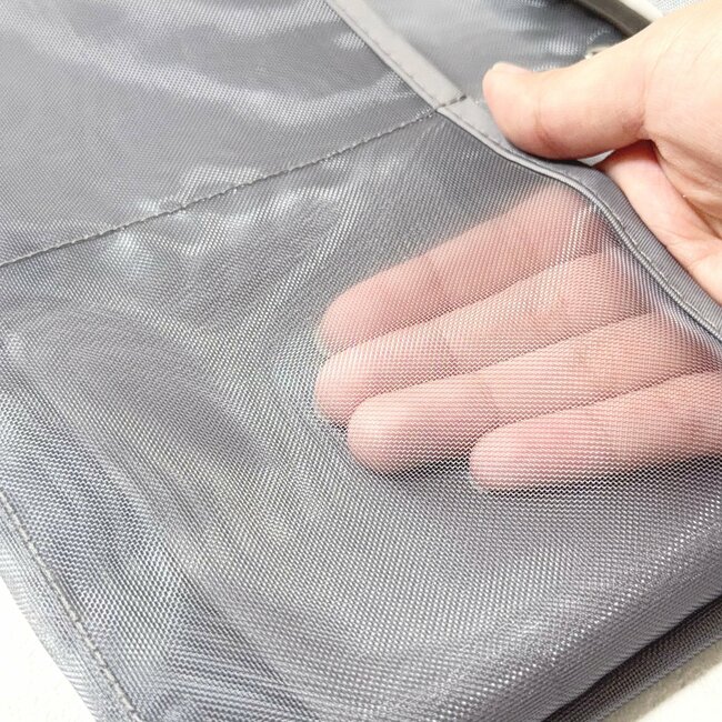 「早く買えば良かった」「2色とも購入」3COINSの“仕分けポーチ”でバッグのごちゃごちゃを解消できた！「軽くて良い！」「ポケットがないバッグで大活躍」《購入レビュー》