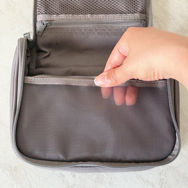 「一度使うと手放せない」「家族全員が愛用中」無印良品の“大容量ポーチ”スキンケアやコスメがたっぷり入って優秀！「旅行の必需品」