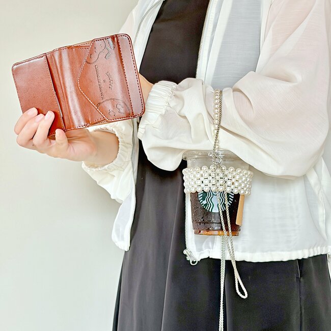 コーヒーやフラペチーノを手ぶらで持てて感動…！3COINSの「天才が考えたアイテム」荷物が多い日に大助かりです！《購入レビュー》