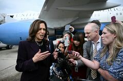 ハリス氏、「中絶の権利」を選挙戦の柱に　トランプ氏の弱点突く