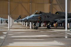 米、中東に老朽戦闘機　アジア・欧州に新型配備へ