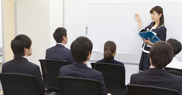 ディズニーで学んだ、離職率を60%下げる新人研修の方法