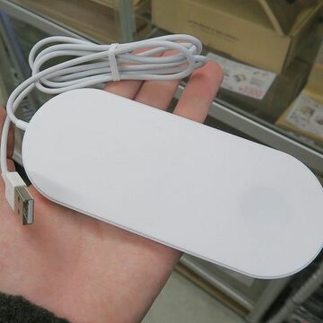 iPhoneとApple Watchを同時にチャージできるワイヤレス充電器