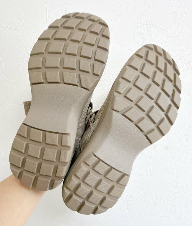 「1万歩ほど歩いても疲れにくい！」無印良品の“スニーカーみたいなサンダル”が快適すぎる…！「軽くて履きやすい」「メッシュなので涼しい」