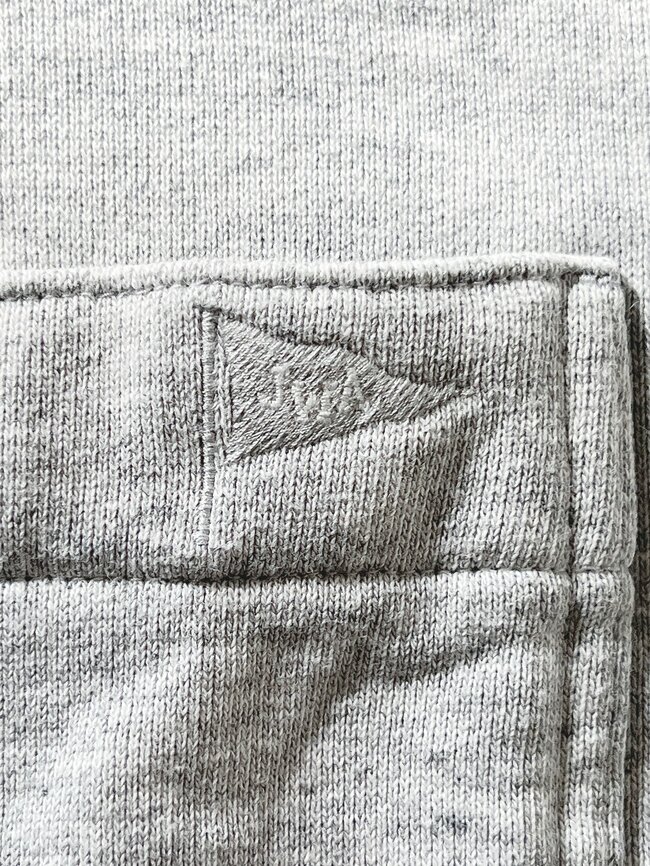 「形がかわいくて好き」ユニクロ×JWAの“楽ちんトップス”たっぷり着回せてコスパ抜群です！「シルエット最高」「大活躍まちがいなし！」