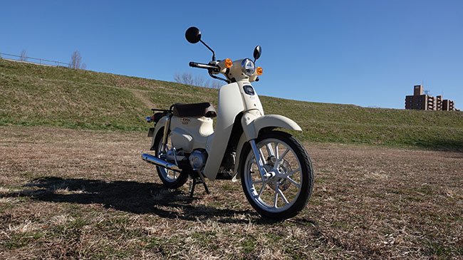 デビュー以来、イメージを大きく変えずに進化してきたスーパーカブ。庶民の生活にすっかり溶け込んでいる