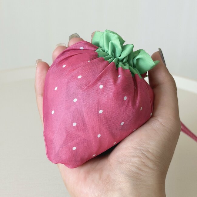 可愛すぎて即買いした！アフタヌーンティーの「畳まなくていいエコバッグ」苺みたいなフォルムがたまらない！《購入レビュー》