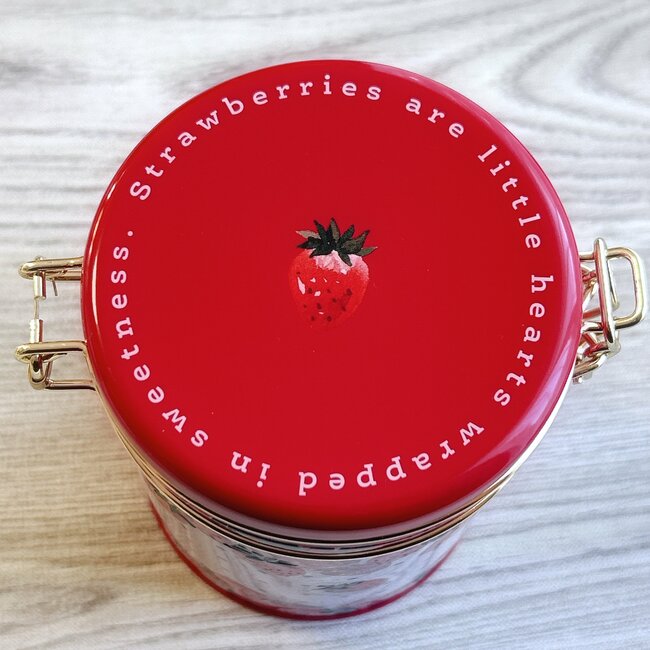 もう、一生飾っておきたいよ…！アフタヌーンティーの「保存容器にもなるクッキー缶」いちご柄がレトロかわいすぎる！