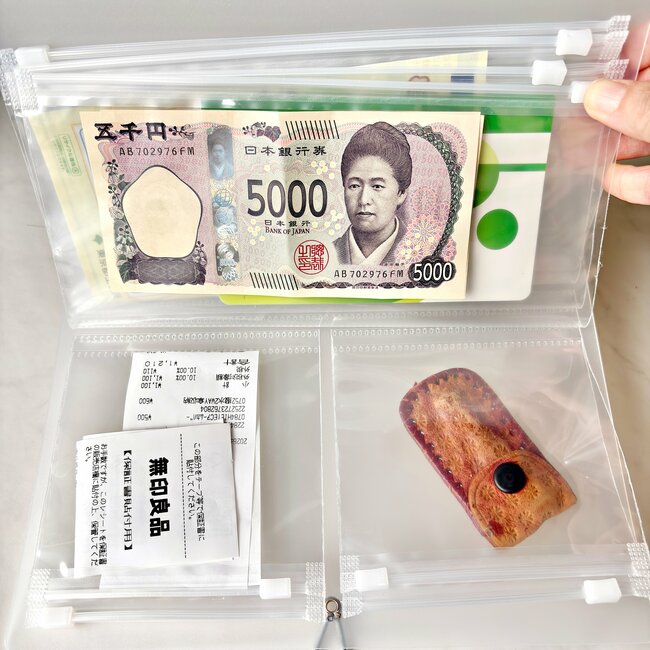 お薬手帳や診察券、薬がまとめて入った！無印良品の“天才ケース”ポケット豊富で便利すぎる！「ありそうでなかった商品」「考えた人、すごい」