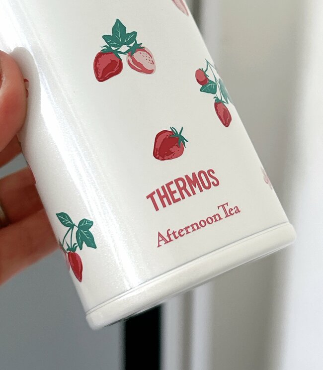 「過去イチ可愛い！」「毎日使ってます」アフタヌーンティー×サーモスの“いちご柄ボトル”がレトロかわいい…！「温冷の保持が信頼あり」