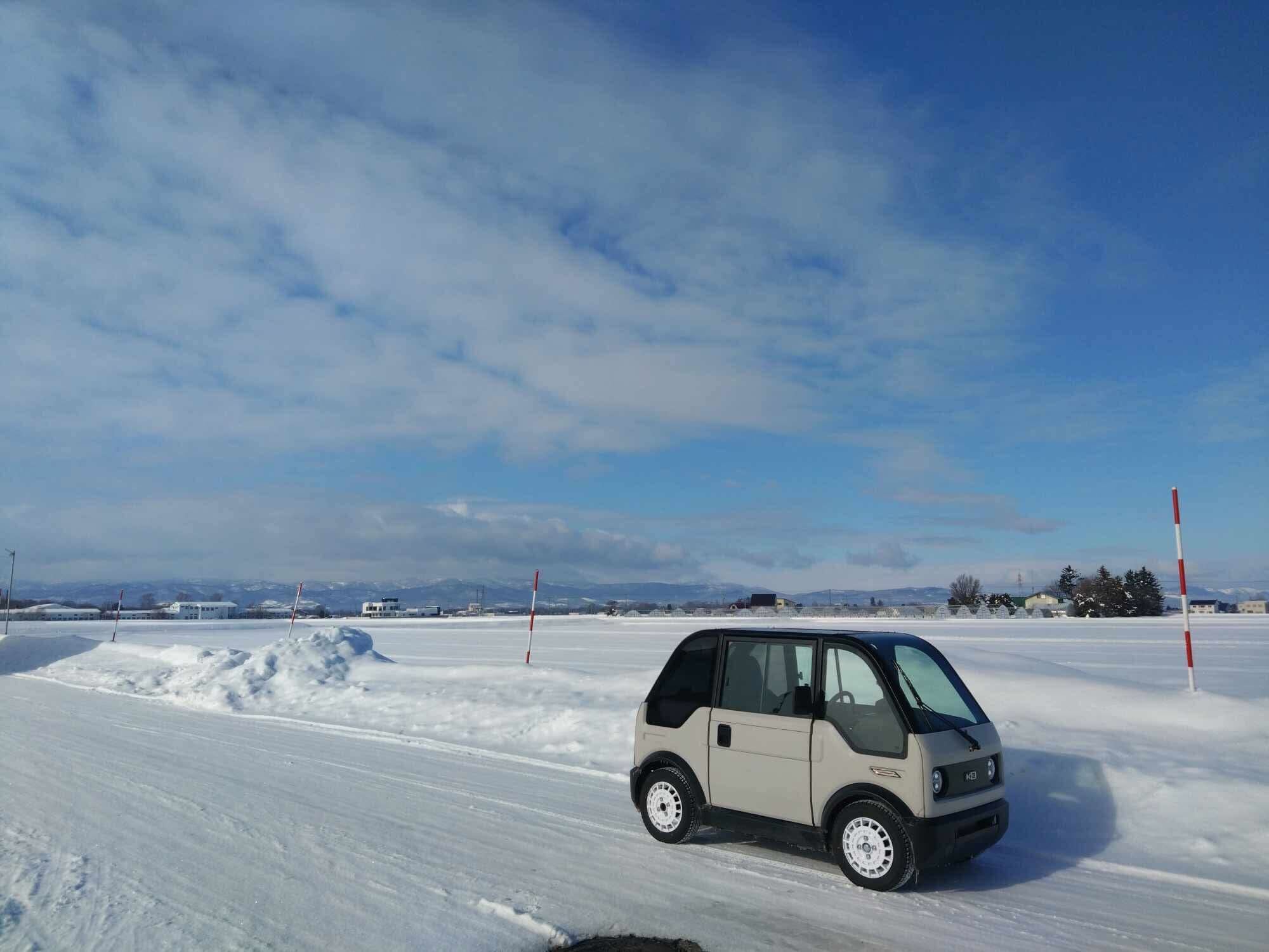 「か、かわいい…」クルマなのに維持費は原チャリ、「110万円の超小型EV」が日本にちょうどいいワケ