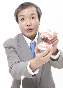 中城歯科院長・中城基雄医師<