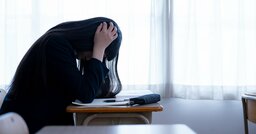 子どもが「リストカットした」と言ったら何と返す？精神科医が教える「最初のひと言」と「NG対応」
