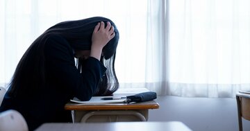 子どもが「リストカットした」と言ったら何と返す？精神科医が教える「最初のひと言」と「NG対応」