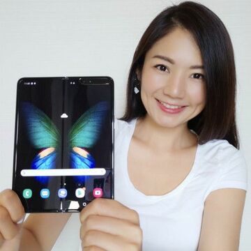 Galaxy Foldの日本発売が待ちきれないので海外版を開封した