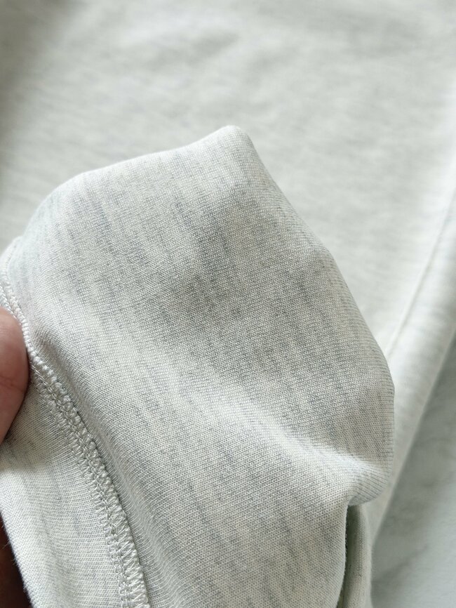 「色違いで購入」「着心地が良い」ニコアンドの“部屋着に見えないスウェット”が高評価！「おしゃれに着こなせる」