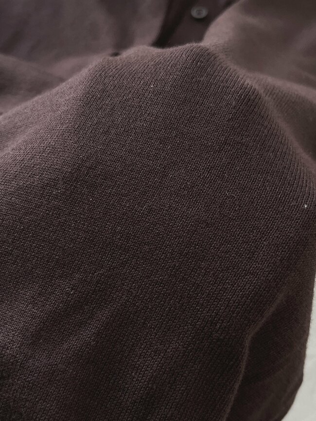 「全色ほしいくらい重宝します」ユニクロの“レビュー絶賛カーディガン”1年中着回せて2990円はコスパ良い！「何色も揃えてます」「春夏秋冬ずっと着てました」