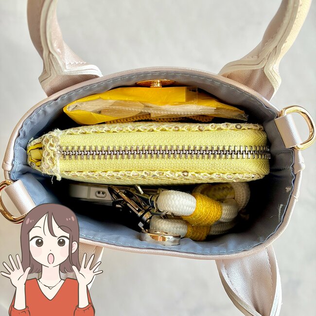 「かわいすぎんか？」「絶対ほしい」スタバの“カップみたいなショルダーバッグ”が素敵すぎる！「これから毎日使います」