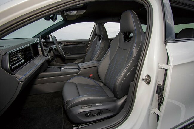 VWパサートTDI 4モーションRライン前席