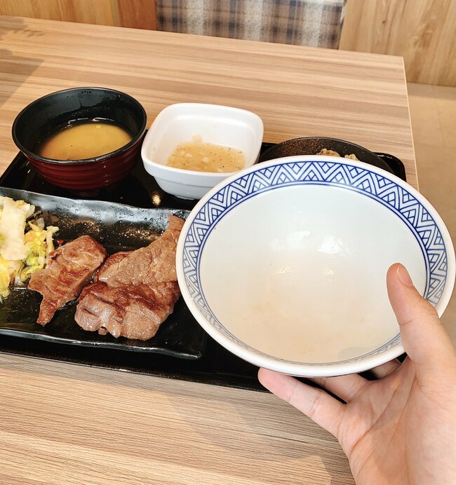 「肉多すぎてワロタ」「お腹ぱんぱん」吉野家の“よくばりすぎるメニュー”ご飯おかわり自由なのが嬉しい!「とんでもなく美味しかった」《実食レビュー》