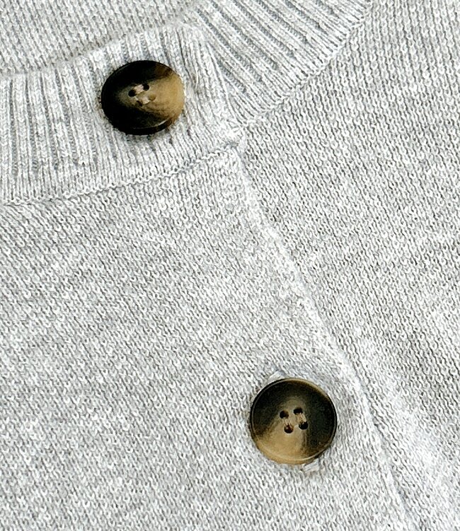 「40代にはありがたい」GUの“もっちりカーディガン”体のラインを拾わなくてオシャレ!「まさに理想の形で即決」「今までにない形がかわいい」