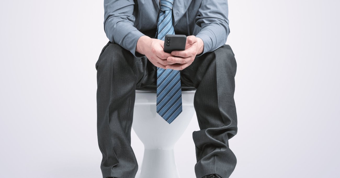 【スマホ習慣】三流は「トイレでも開く」、二流は「寝室に持ちこまない」、では一流は？