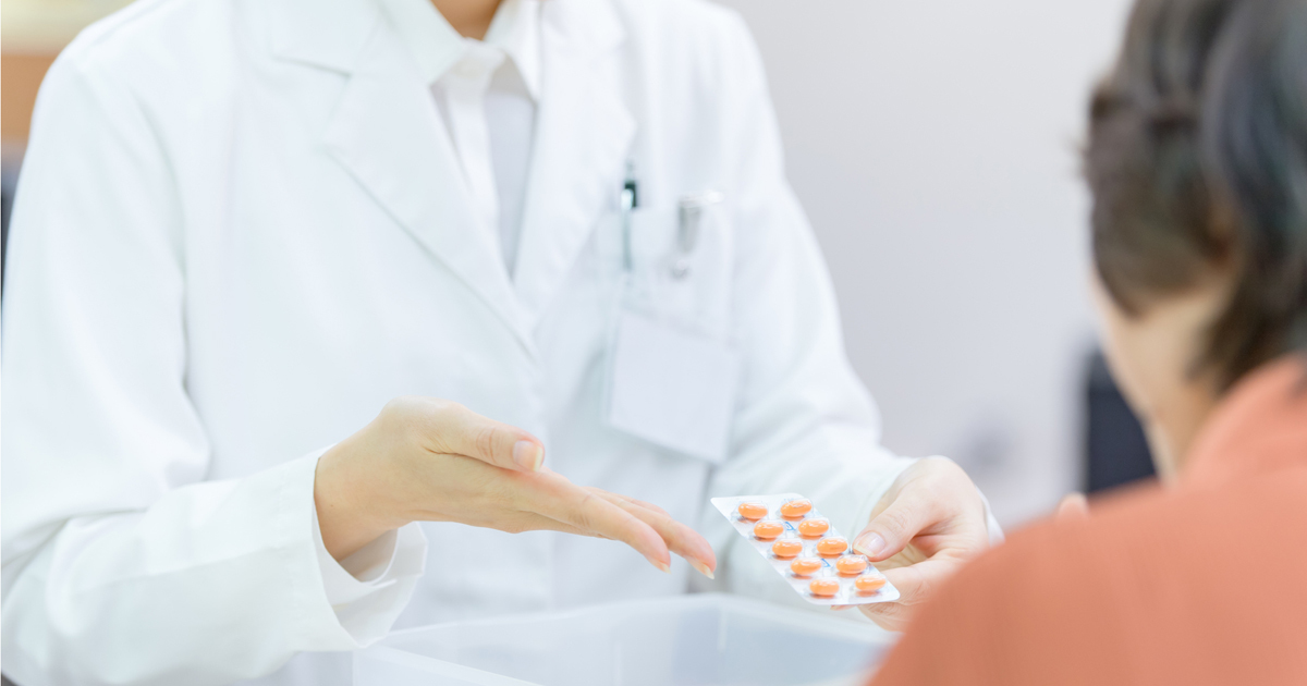 かかりつけ薬剤師の効果に疑問、薬剤費削減額の2.7倍のコスト発生
