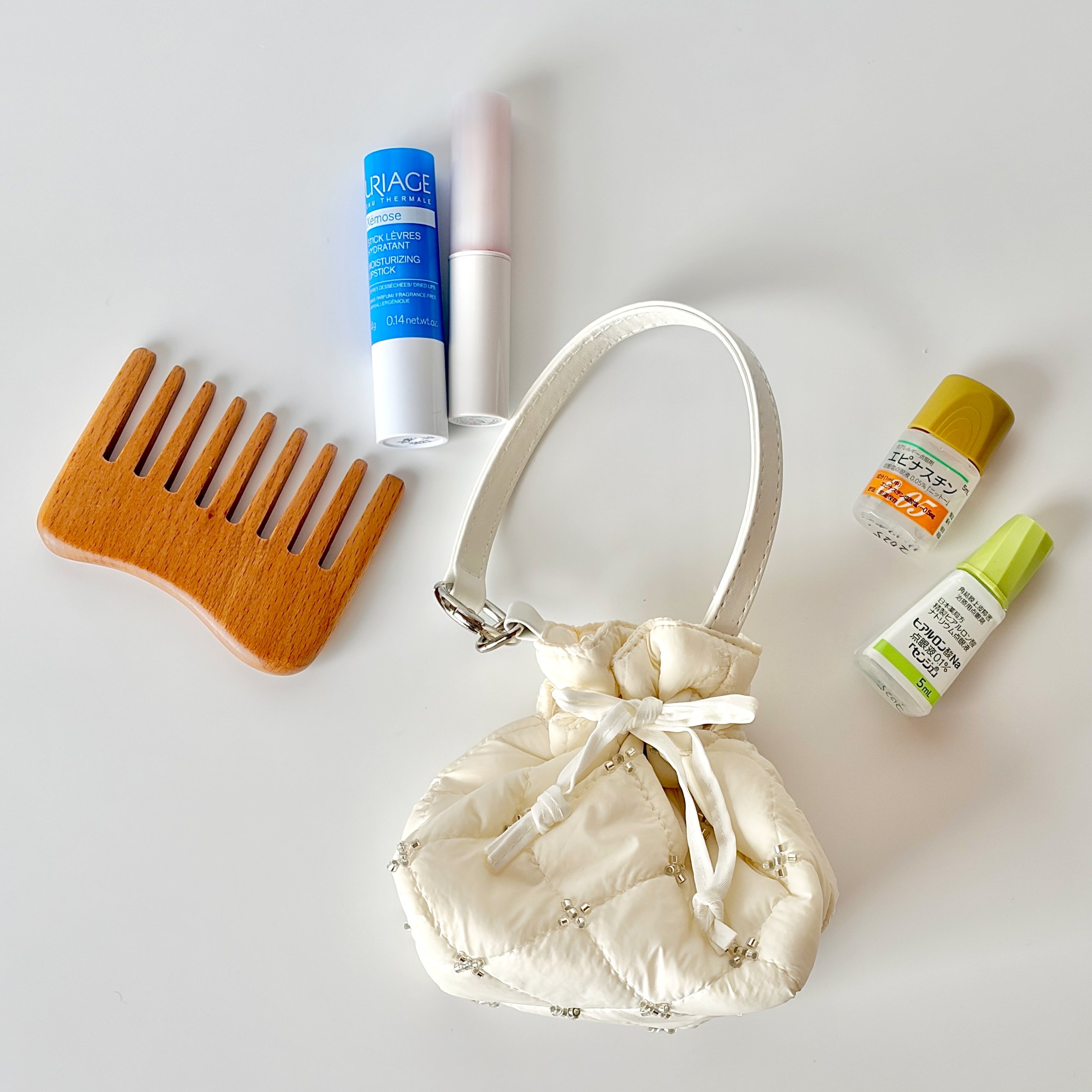 「色違いで3つも購入」3COINSの“ふわふわミニポーチ”かわいすぎて思わずまとめ買いしちゃった！「一目惚れして速攻ゲット」「見る度に気分が上がります！」