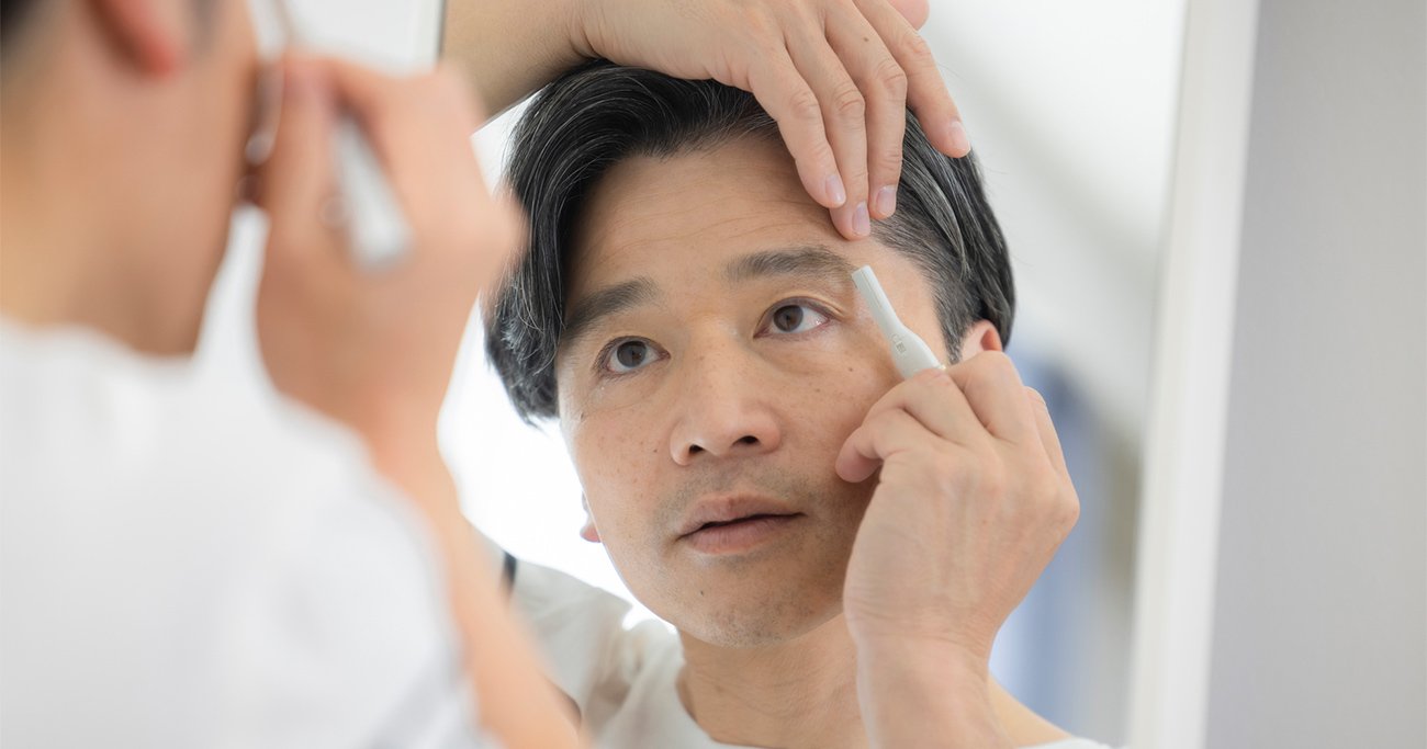 男性の「まつげパーマ」が人気急上昇、1回5000円をかける納得の理由