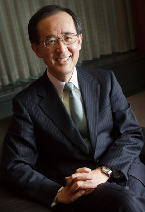 日本銀行総裁 白川方明 独占インタビュー<br />政府、民間、日本銀行に求められる<br />日本経済の根源的問題解決の「意思」