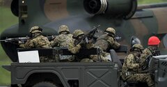 自衛隊がドローンを本格導入、なのに「有事でも自由に飛ばせない」理由