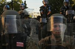 米連邦軍、ワシントン近郊で待機　大統領の出動命令に備え