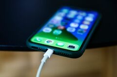 アップルのライトニング端子、EUが実質禁止へ