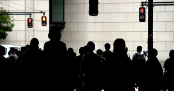 人手不足解決のカギは、生成AIを作業や接客など「現場労働」の代替・軽減に活用することだ
