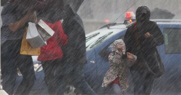 【大雨からの避難で傘はささない!?】9割が知らない「命を守る傘の使い方」とは？〈再配信〉