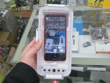 水中でスマホを操作できる汎用性の高い45m防水のダイビングケース