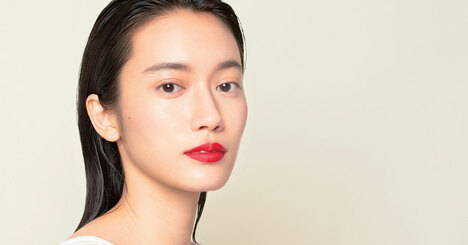 韓国コスメ、韓国メイク好き必見！透明感のあるナチュラルメイクに赤リップの、絶妙バランスはこうつくる