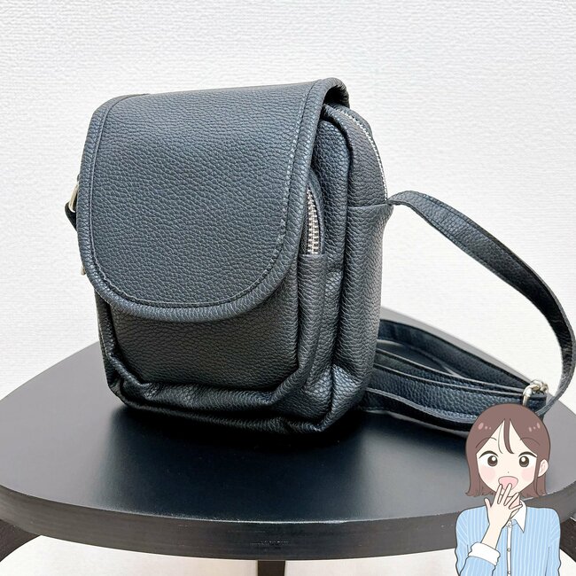 お薬手帳や処方薬がすっぽり！3COINSの「めちゃ軽ショルダー」通院バッグにちょうどいい！《購入レビュー》