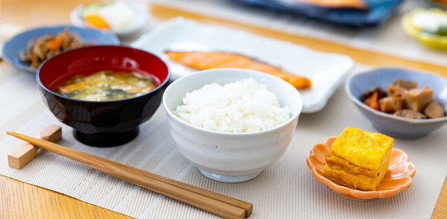 医師が「1975年頃の日本人の食事内容」が栄養学的に最も優れていると指摘する理由【根拠は沖縄】