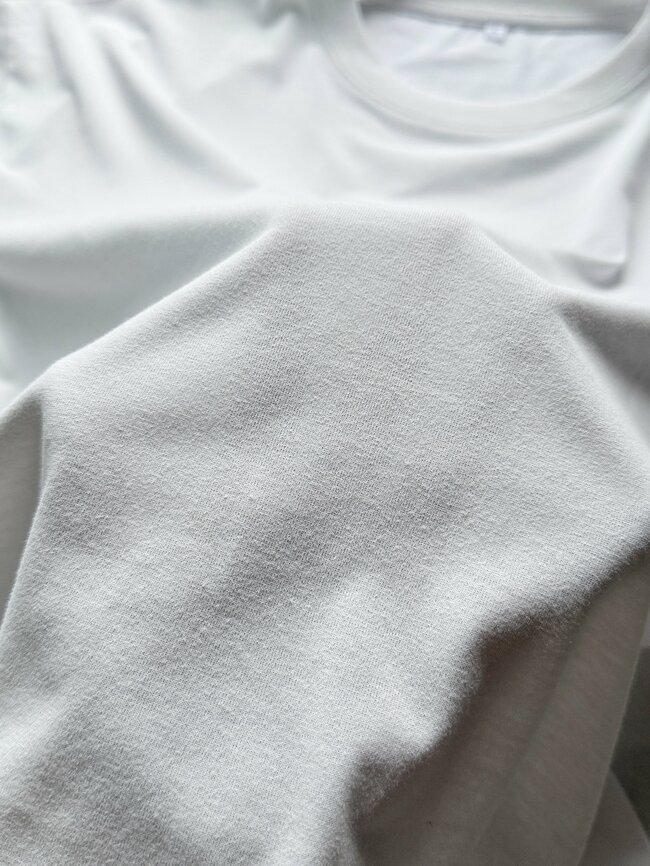 もう普通のTシャツには戻れない…しまむらの「汗染みが目立たないトップス」979円とは思えない優秀さ！《着用レビュー》