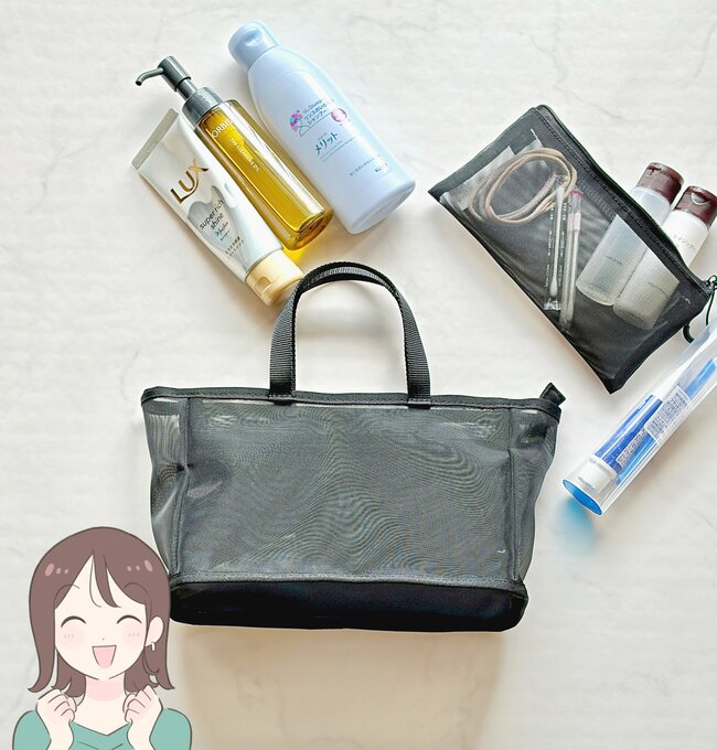 「濡れてもすぐ乾く」「汚れが目立たない」無印良品の“風通しのいいポーチ”ポケット豊富で優秀すぎる！「追加で購入予定です」