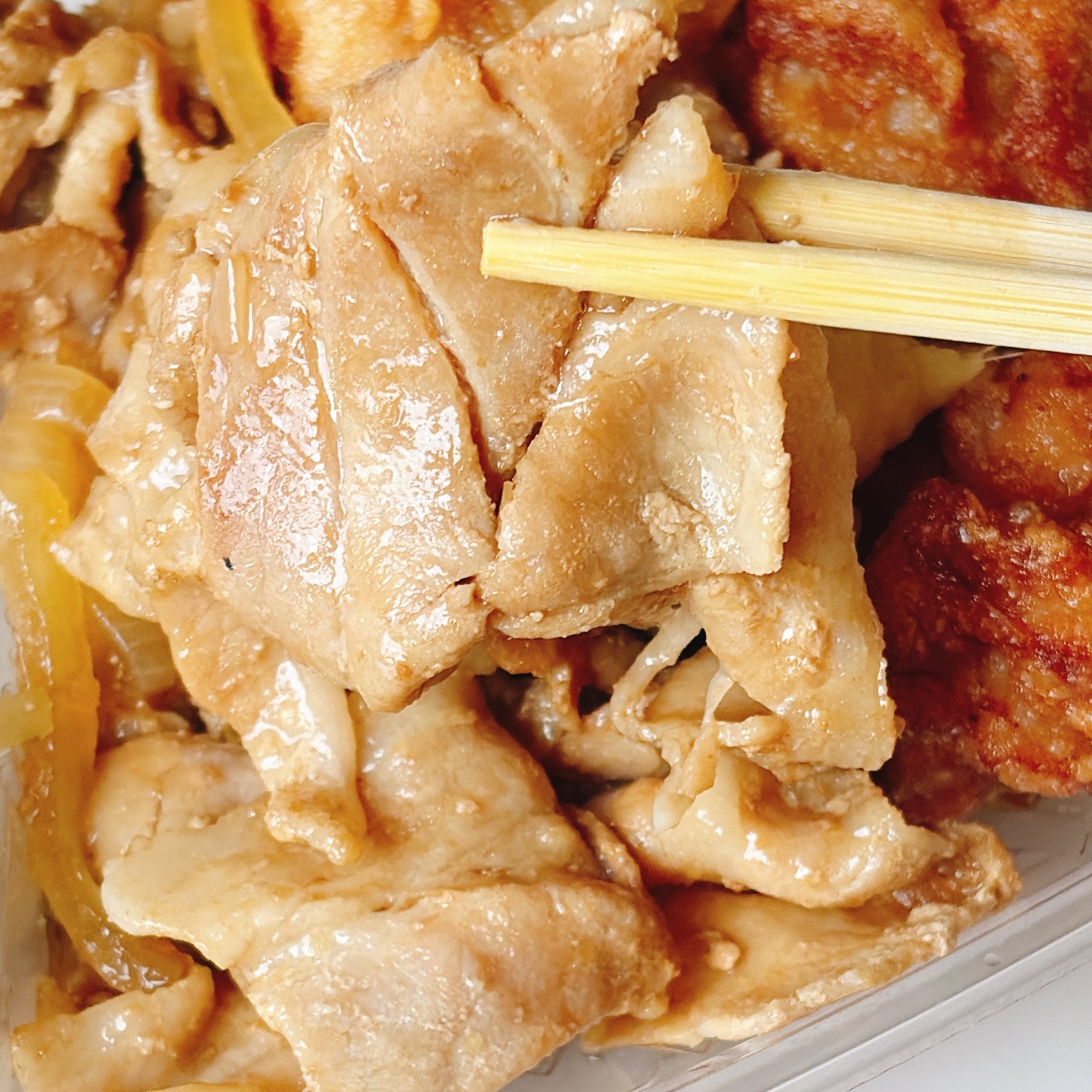 「考えた人、天才だと思うよ」ほっともっとの“わんぱくすぎる弁当”お肉2種盛りで白米が止まらない「ガチで白ごはんが飲み物になる」「しっかり旨いしボリューム満点」《実食レビュー》