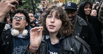 米20代、電子たばこから「紙巻き」に乗り換える訳