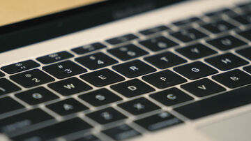 アップル、バタフライキーボード問題に新対策
