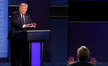 「いじめ」に賭けたトランプ氏、勝者なき討論会
