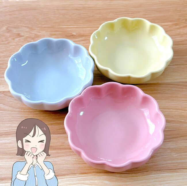 かわいすぎて全色まとめ買いした！セリアの「フランフランみたいな食器」がレトロかわいい…！お花の形が素敵なんです