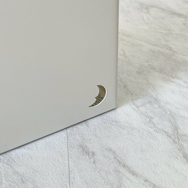 「こんな商品欲しかった」3COINS×花王の“お掃除ワイパー収納”すっぽり入って倒れないの!「ベストサイズすぎてありがたい」「スッキリ片付いて良かった」