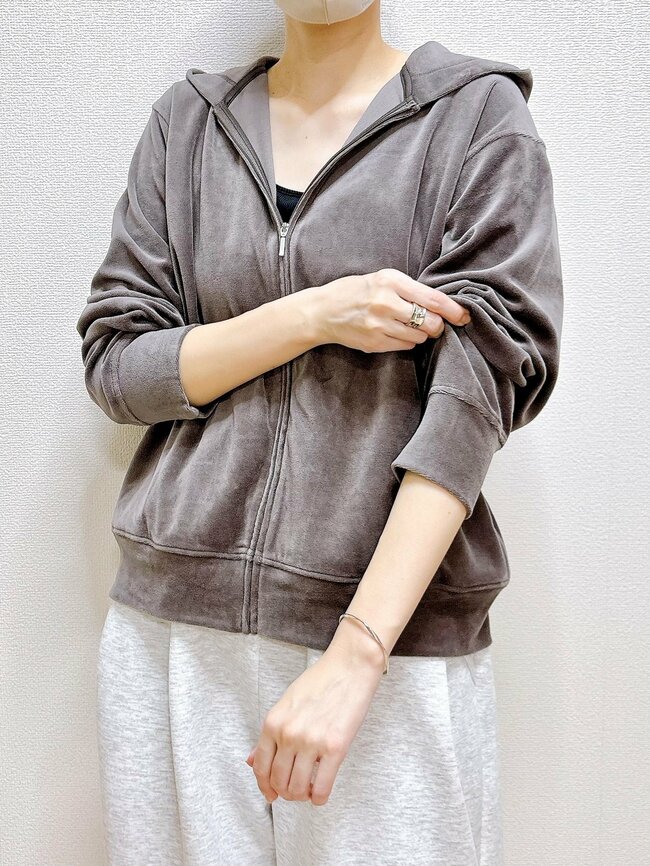 サッと羽織るだけで気持ちいい！無印良品の「ふんわりパーカー」家でも外でも手放せない！《購入レビュー》