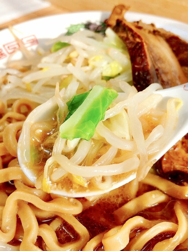 油の量にビビった…!セブンの“お家でつくる二郎系ラーメン”食べ応えがスゴすぎるよ!「二郎好きを落としにきたな」「これは頭ひとつ抜けてますね」
